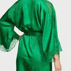 Victoria's Secret Emerald Lace Kimono sleeve Robe NWT